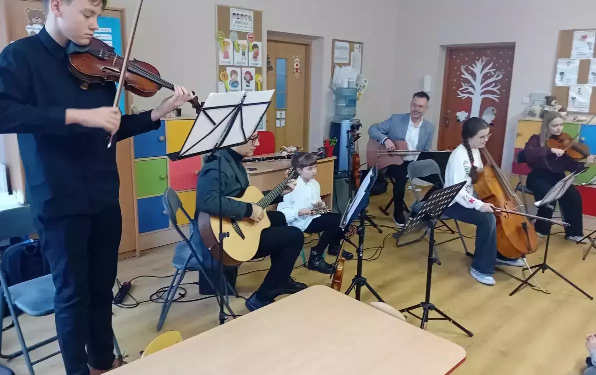 Zdjęcie do Koncert świąteczny w wykonaniu uczni&oacute;w Państwowej Szkoły Muzycznej w Sochaczewie 