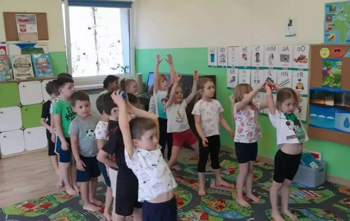 Zdjęcie do Zajęcia gimnastyczne w grupie &bdquo;Biedronki&rdquo; &ndash; ruch, rywalizacja i świetna zabawa!