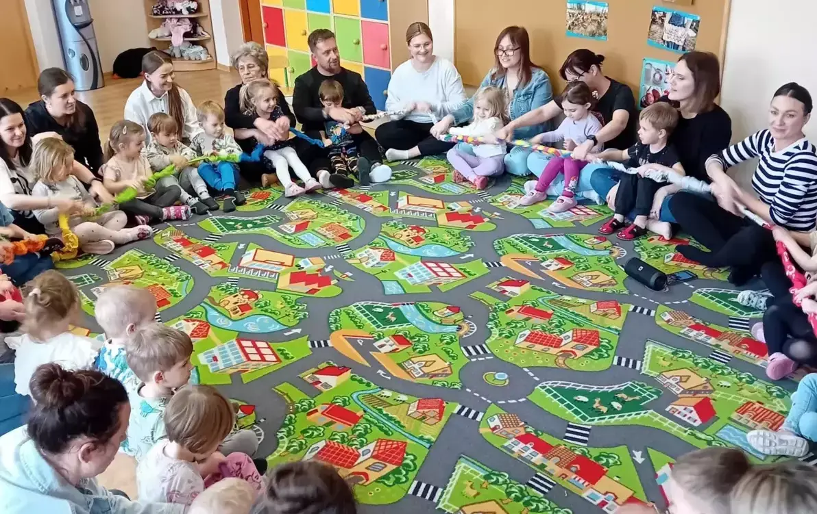 Zdjęcie do Sportowa przygoda z mamą i tatą - zajęcia otwarte w grupie "Misie"