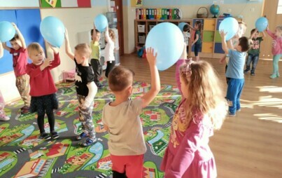 Zdjęcie do Rozwijanie sprawności fizycznej. Oddział ''Smerfy''.