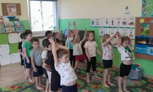 Zdjęcie do Zajęcia gimnastyczne w grupie &bdquo;Biedronki&rdquo; &ndash; ruch, rywalizacja i świetna zabawa!