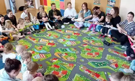 Zdjęcie do Sportowa przygoda z mamą i tatą - zajęcia otwarte w grupie &quot;Misie&quot;