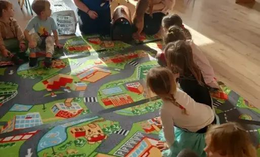 Zdjęcie do Wizyta wyjątkowych gości u Malinek i Zuch&oacute;w